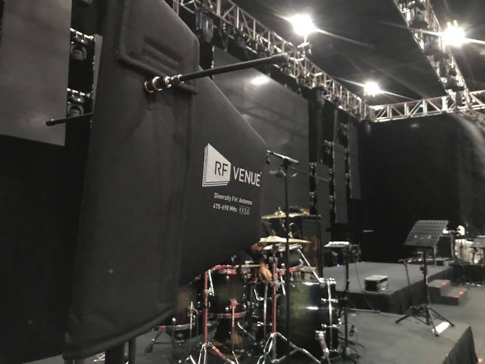 RF Venue Diversity Fins, Polarization Diversity Antenna